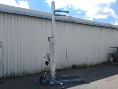Monte-matériaux vertical GENIE SLC-24