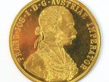 une pièce d'or avec l'image d'une femme dessus
