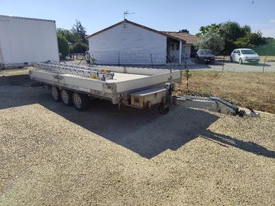 a truck that is parked on the side of the road