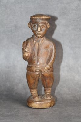 Statuette LOBI en bois représentant un colon Militaire.