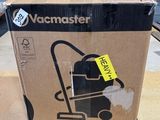une boîte sur laquelle est posé un aspirateur