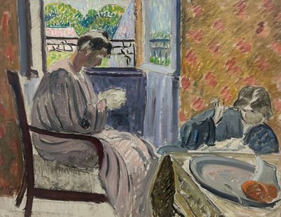 un tableau représentant une femme assise à une table en train de lire un livre