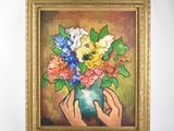un tableau représentant deux mains tenant un vase de fleurs
