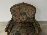 Bergère en bois à garniture fleurie (photo 3)