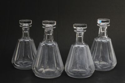BACCARAT. Suite de 4 carafes en cristal modèle Talleyrand H.