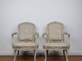 paire de fauteuils français de style louis xvi