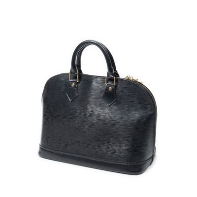 un sac Louis Vuitton noir sur fond blanc