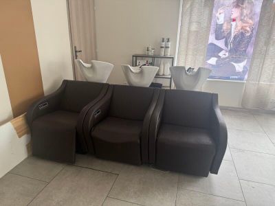 two chairs that are sitting next to each other in a room