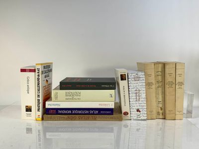 a lot of books on the table together on the table