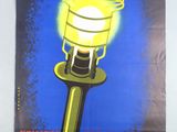 une affiche représentant une lampe accrochée au mur