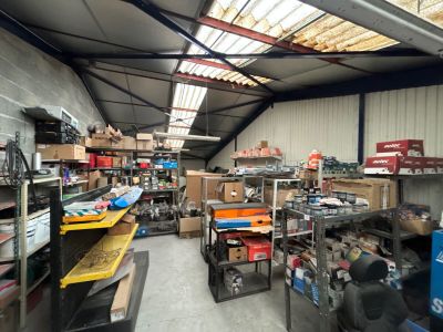 Ensemble de biens mobiliers comprenant :