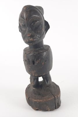 an old wooden statue of a man with a hat on his head