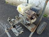 a small engine that is sitting on top of a cart