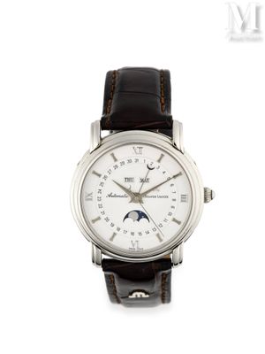 gros plan d'une montre sur fond blanc avec un bracelet noir