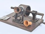 a small machine that is sitting on top of a table