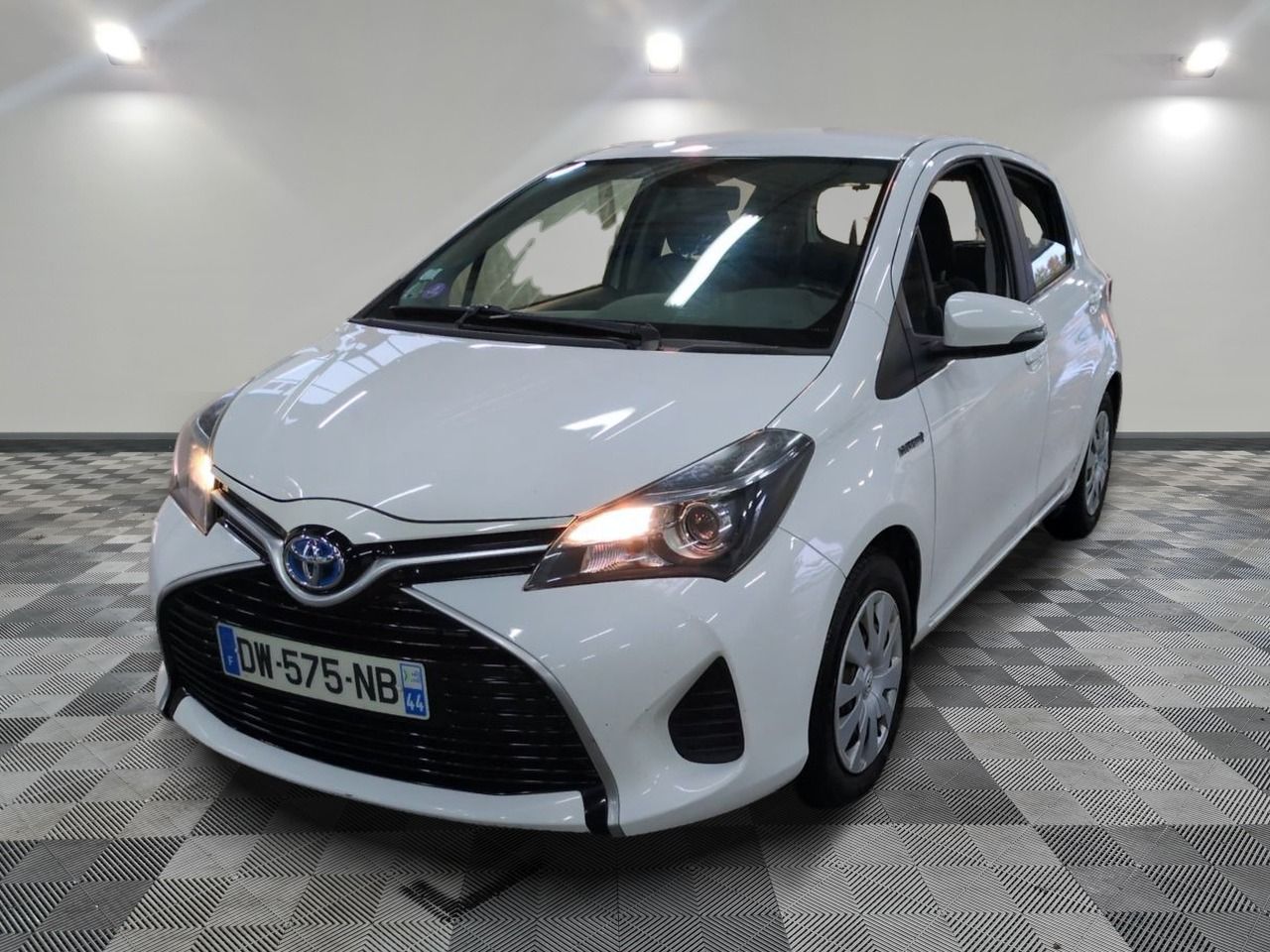 TOYOTA - YARIS HYBRIDE 100H DYNAMIC - EH - Mise en service: …
