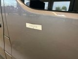 a sticker on the door of a car that says clutter