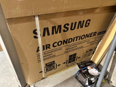 Une unité de climatisation extérieure SAMSUNG - Photo 1