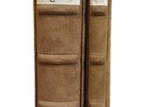 deux livres placés l'un à côté de l'autre