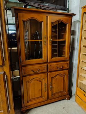 Vitrine en merisier moulure ouvrant par quatre vantaux dont …