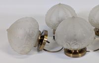 Suite de (x5) plafonniers en verre moulé dépoli à décor fleu… (photo 2)