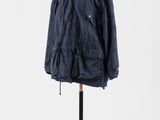 une image d'une veste bleue sur un mannequin