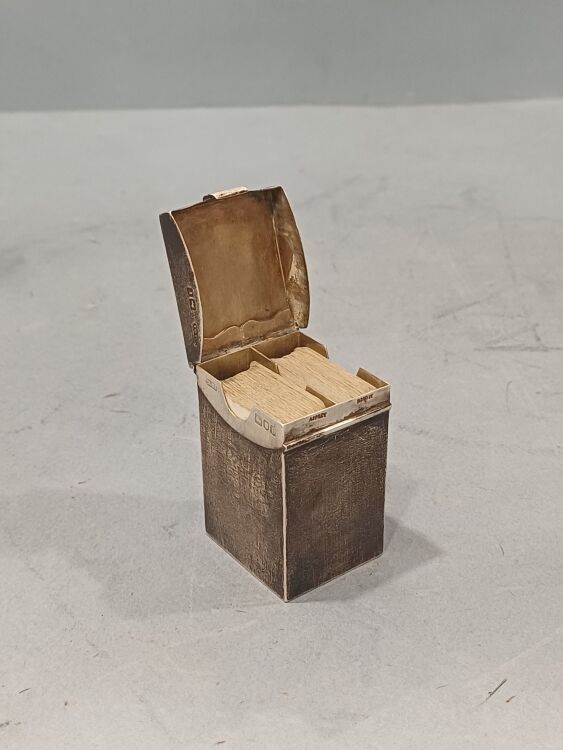 Objets d'art & Curiosités