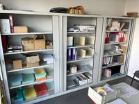 un grand bureau en stratifié beige avec retour (photo 3)
