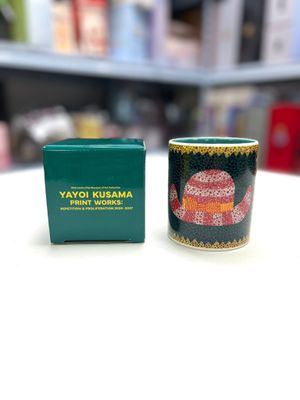 Yayoi Kusama Mug « Chapeau » de YAYOI KUSAMA PRINT WORKS