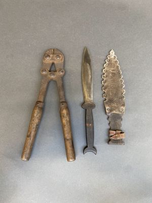 trois types d'outils différents posés sur une table