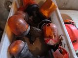 une photo montrant un bouquet de lumières orange et blanches