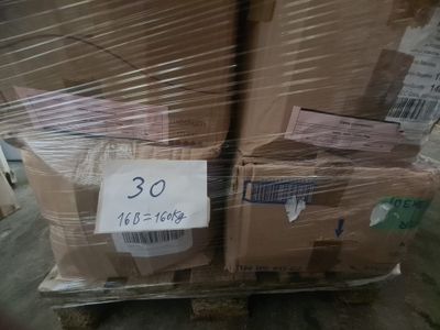 Palette d’environ 160 kg – Vêtements crème contemporaine fem…