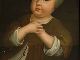 portrait d'une enfant vêtue d'une robe marron et d'un turban blanc
