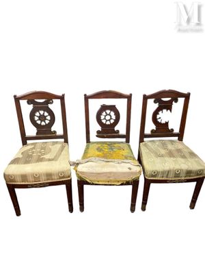 Paire de chaises En acajou, dossier ajouré à décor d'une