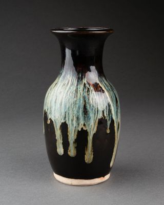 CHINE - Moderne. Petit VASE à col évasé et fond plat Grès ém…