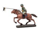 figurine représentant un homme à cheval, avec un drapeau sur le dos