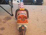 a chainsaw that is sitting on a table