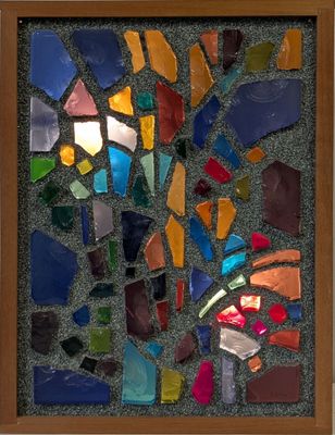 une photo d'une photo d'une mosaïque accrochée au mur