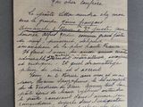 une feuille de papier écrite sur une table