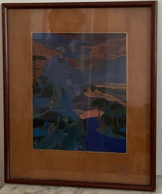 une photo d'un tableau accroché au mur à côté d'un vase