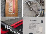 quatre photos différentes d'un vélo sur lequel est collé un autocollant