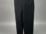 un pantalon noir pour femme sur un mannequin, un mannequin, un mannequin, un mannequin, un mannequin, un mannequin, un mannequin, un mannequin
