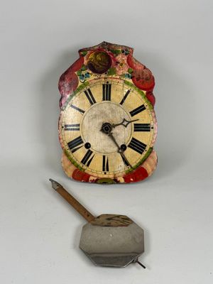 Mouvement de pendule, le cadran en bois polychrome. - Photo 1