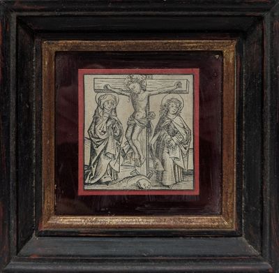 une vieille image représentant Jésus sur la croix, avec d'autres personnes en arrière-plan