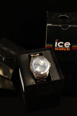 ICE WATCH. Modèle Steel. Montre bracelet de dame en métal gr…