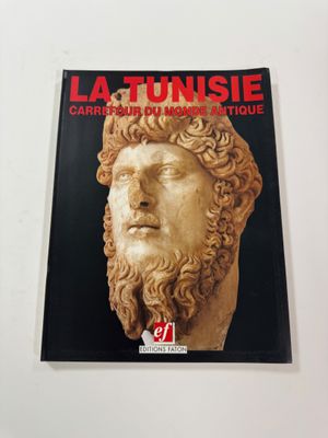 the cover of the book la tunisse carre des morte, with an image of a man '