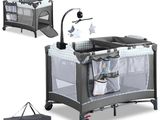 deux lits de bébé et une table à langer avec un bébé dedans