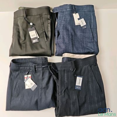 trois paires de pantalons de ville pour homme, encore étiquetés