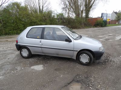 VP Peugeot 106 1.1L essence Immat : CC-767-BT