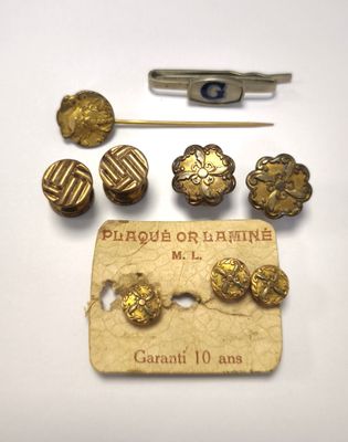 Petite épingle au profil + 3 paires de boutons de manchettes…